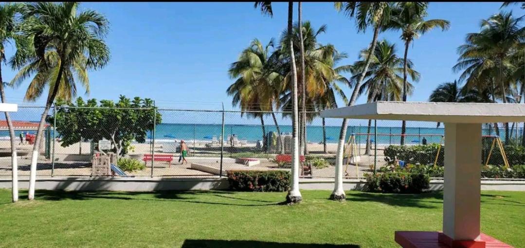 Beach Apartments At Marbella Del Caribe San Juan Esterno foto